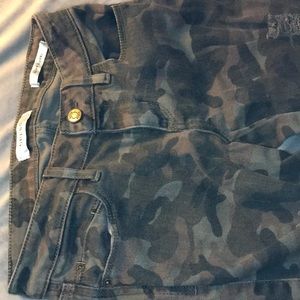 GUESS Jeans camo distressed skinny jeans 25